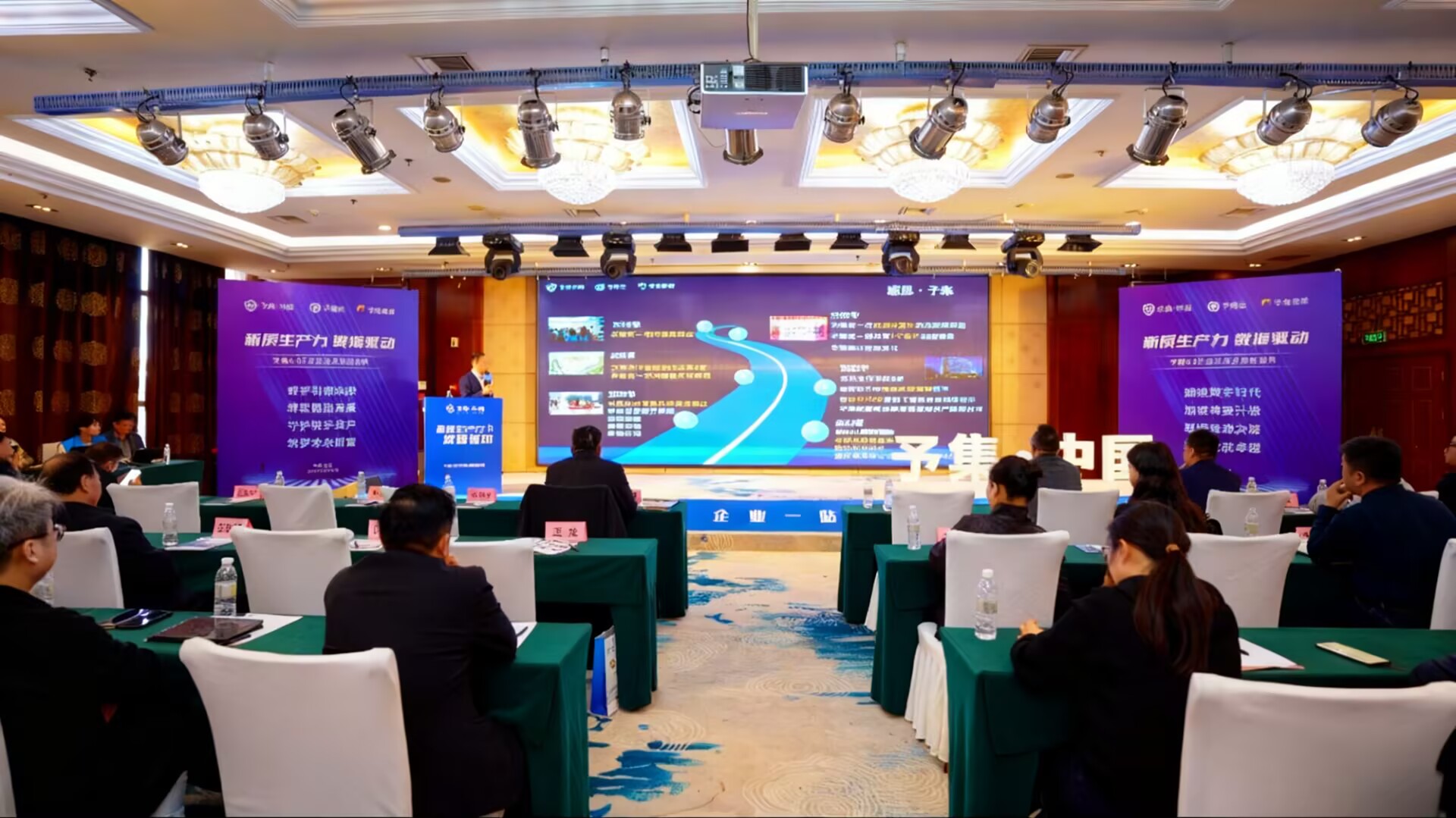 当数据成为生产要素，当实体转型迫在眉睫。